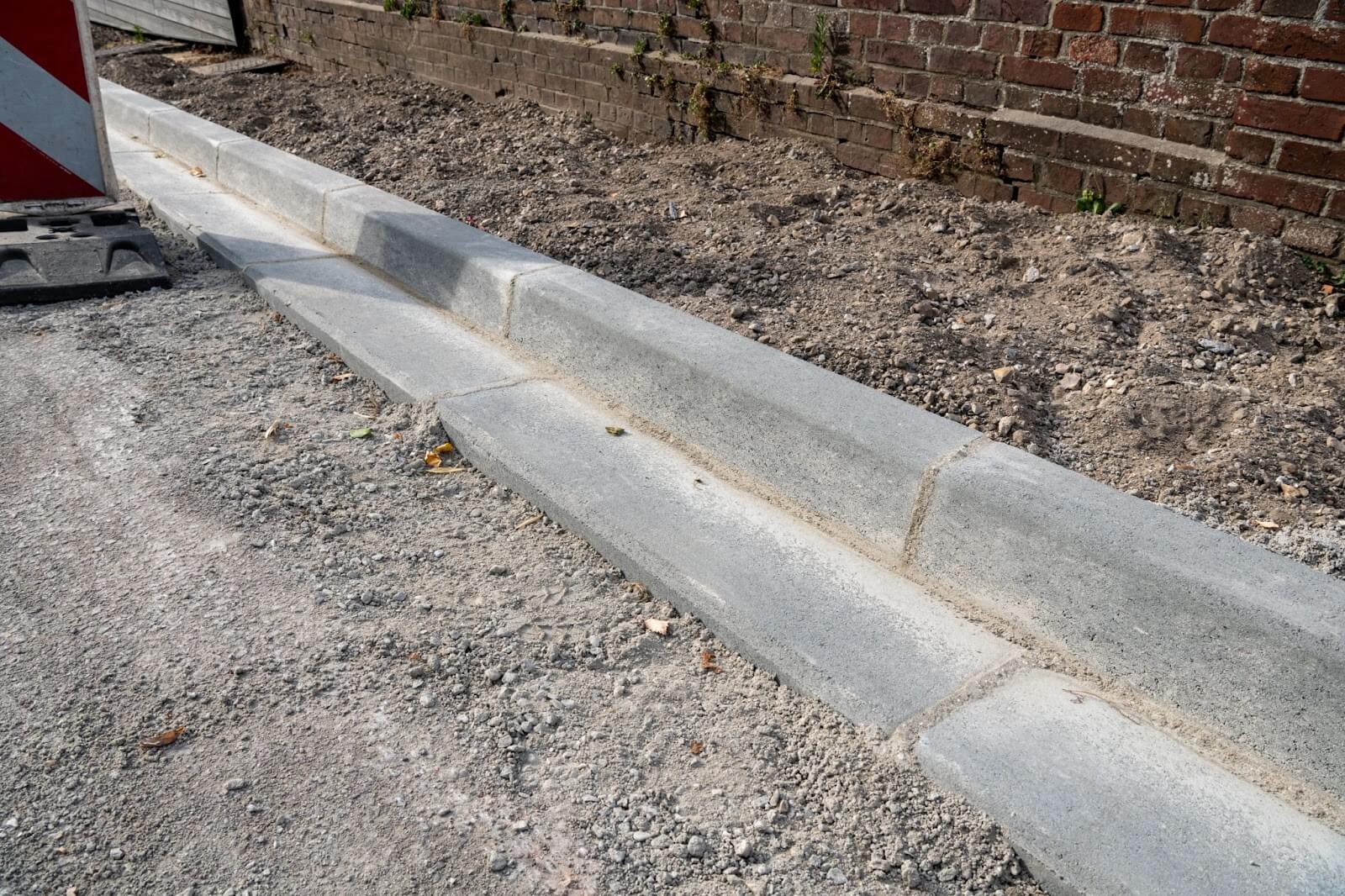 Clean curb & gutter
